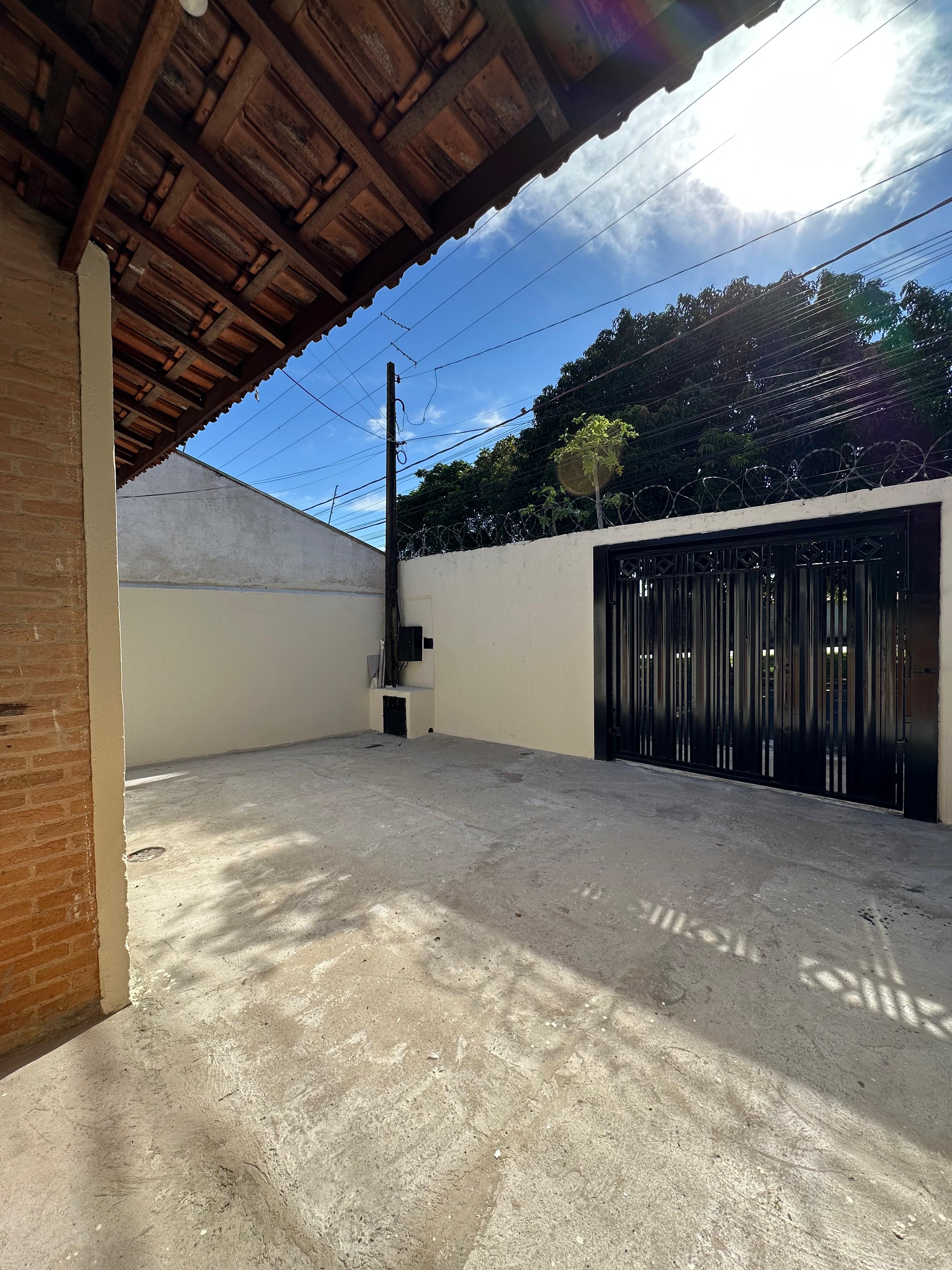 Area externa com portao